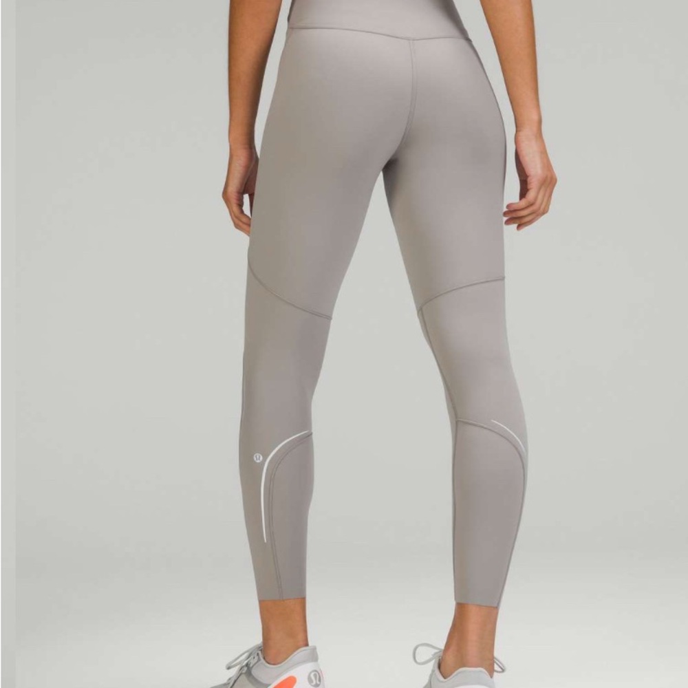 ✨Lululemon Base Pace High-Rise
Reflective Tight 25" Gull Grey size 6